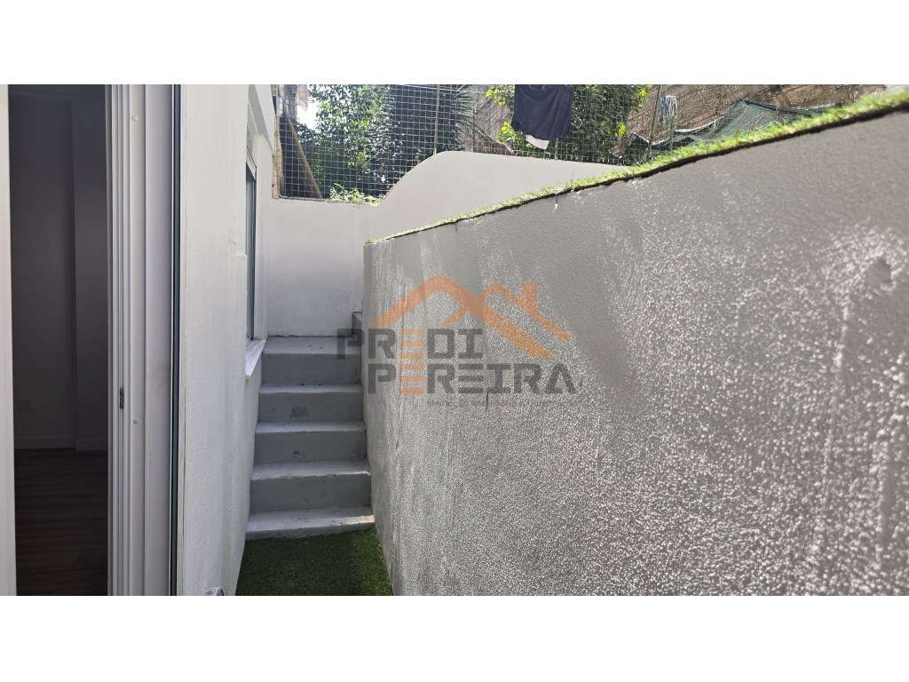 Situado em Sacavém, apartamento T1+1, totalmente remodelado. - Grande imagem: 3/28