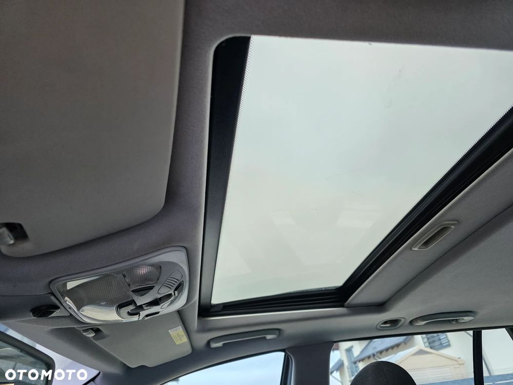 Mercedes-Benz Klasa C 180 Kompressor Avantgarde Sport Edition - 17