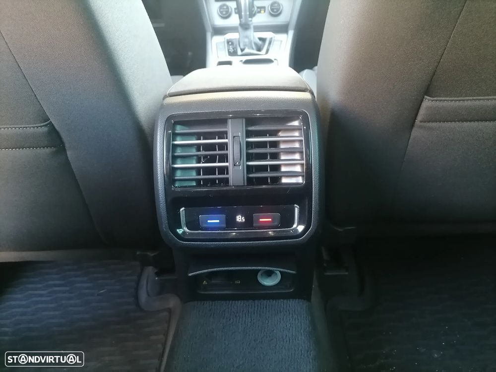 VW Passat Variant 1.6 TDI Confortline DSG - 11