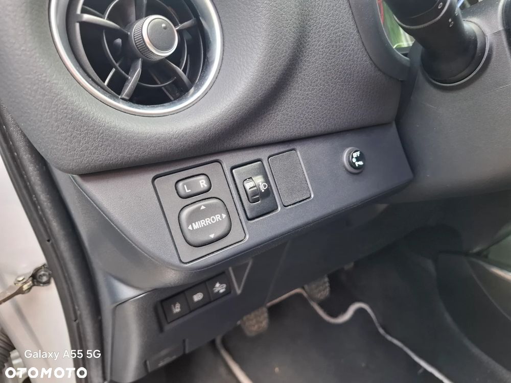 Toyota Yaris 1.5 Premium - 14