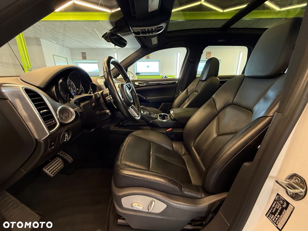 Porsche Cayenne S E-Hybrid - 15