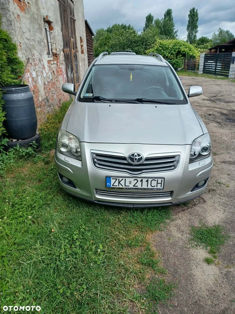 Toyota Avensis - 1