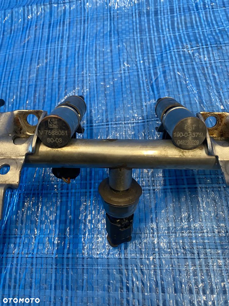 LISTWA WTRYSKOWA WTRYSKI WTRYSKIWACZE CITROEN PEUGEOT 1.6THP V7568051 0261500 - 4