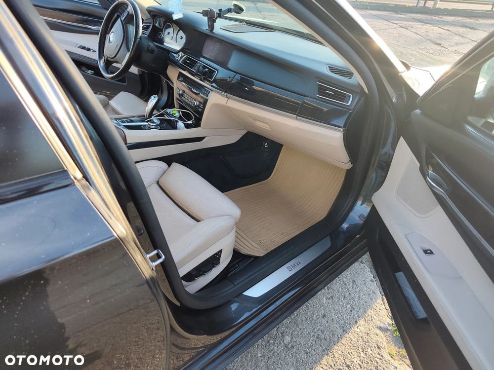 BMW Seria 7 740Li - 8