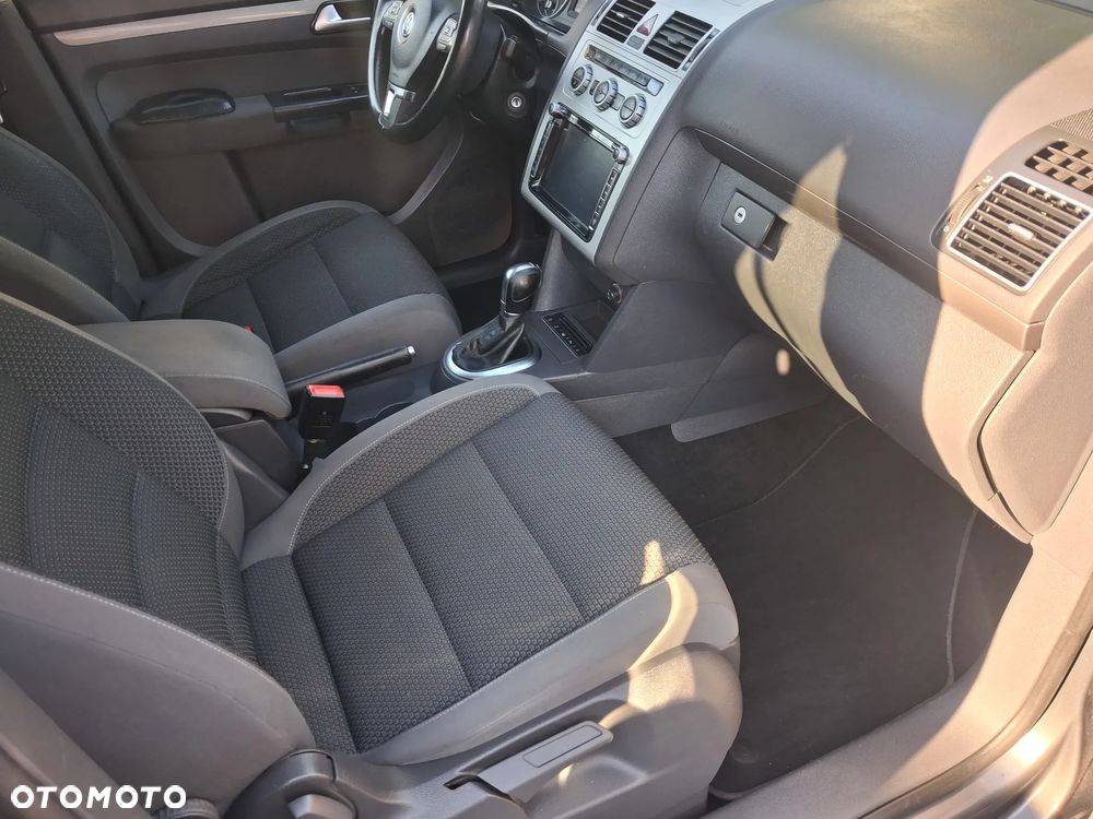 Volkswagen Touran - 22