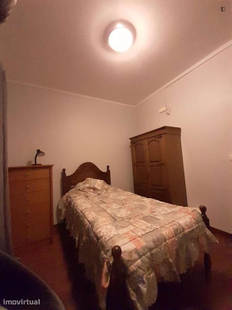 Quarto - localizado em Paranhos Porto - Grande imagem: 2/8