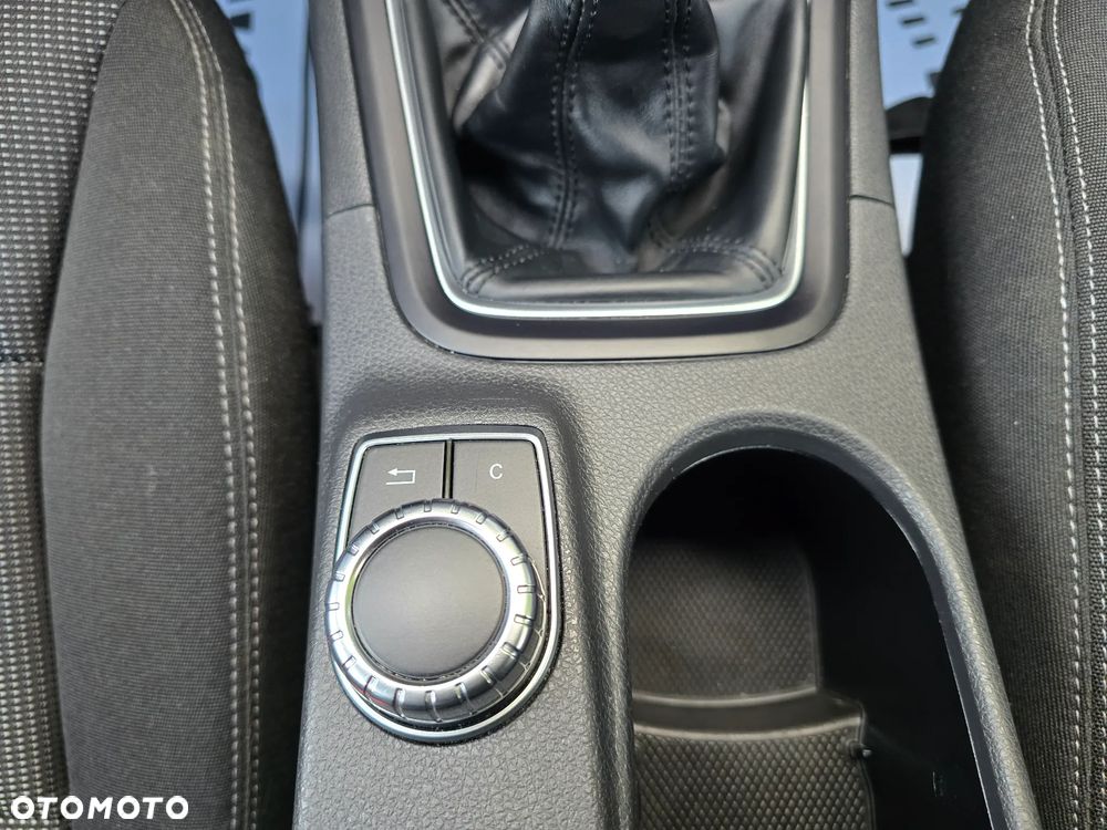 Mercedes-Benz Klasa B 180 (BlueEFFICIENCY) - 28