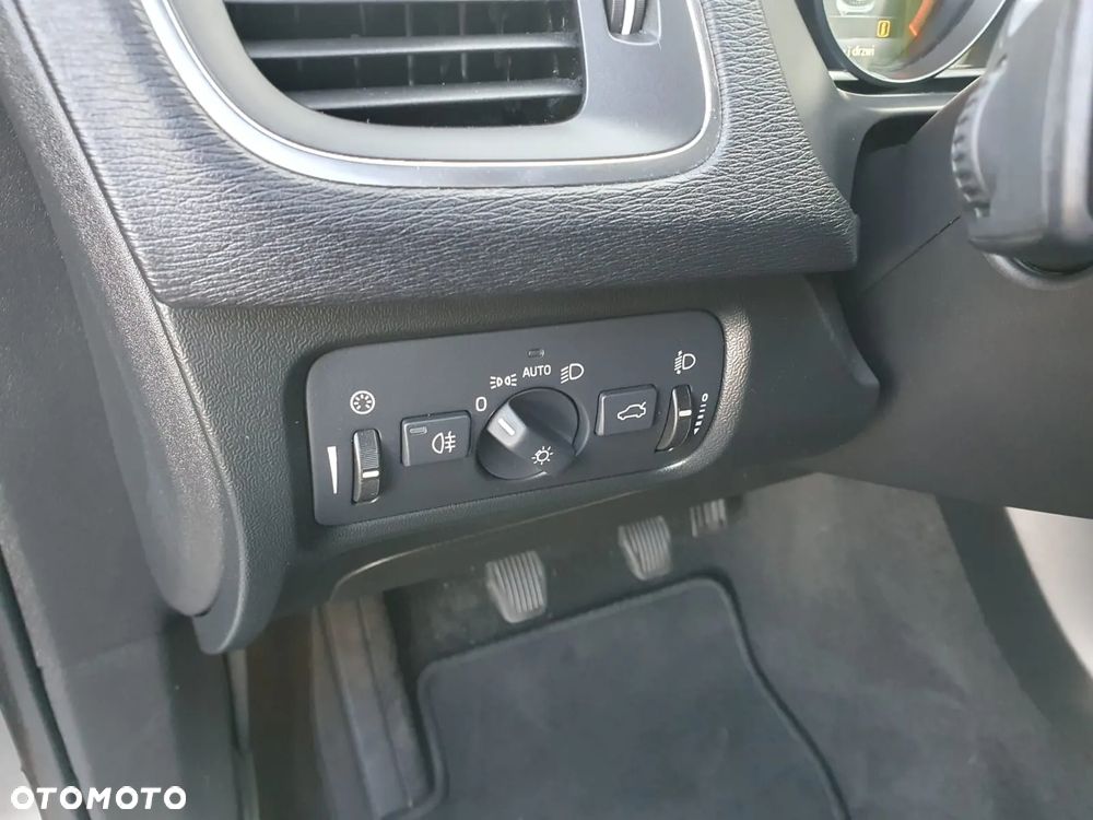 Volvo V40 D4 Drive-E Momentum - 21
