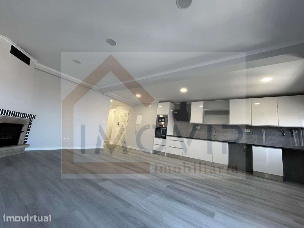 Apartamento T4 Totalmente Remodelado na Amora - Grande imagem: 2/25