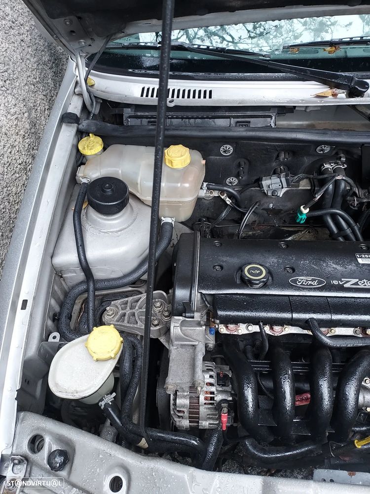 Ford Fiesta 1.25 Techno - 23