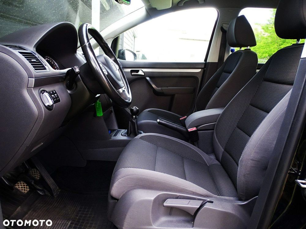 Volkswagen Touran - 21