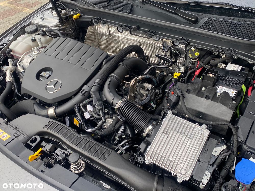 Mercedes-Benz CLA 180 Progressive 7G-DCT - 3