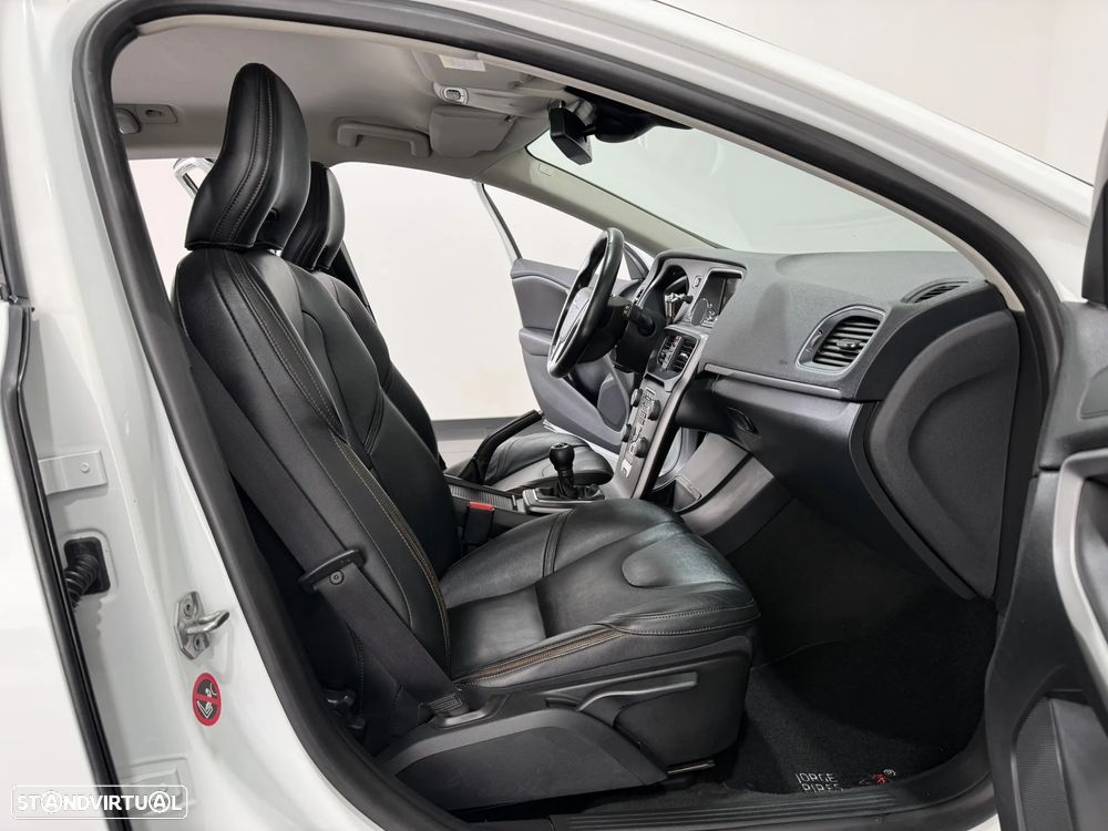 Volvo V40 Cross Country D2 Momentum - 32