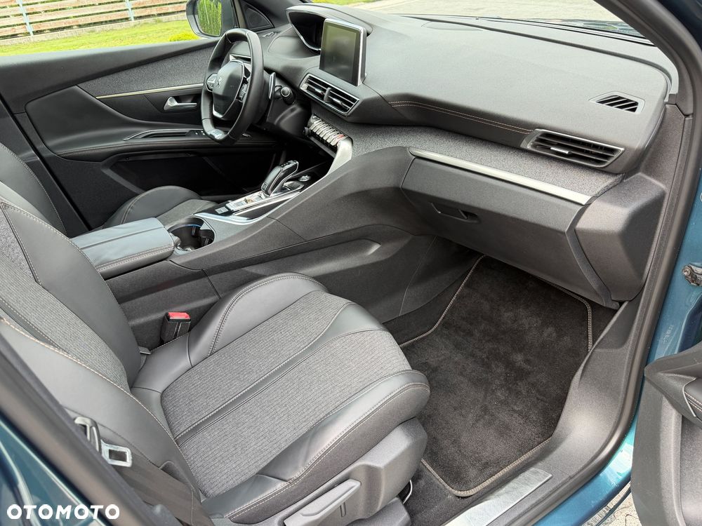 Peugeot 5008 THP 165 EAT6 Allure - 32