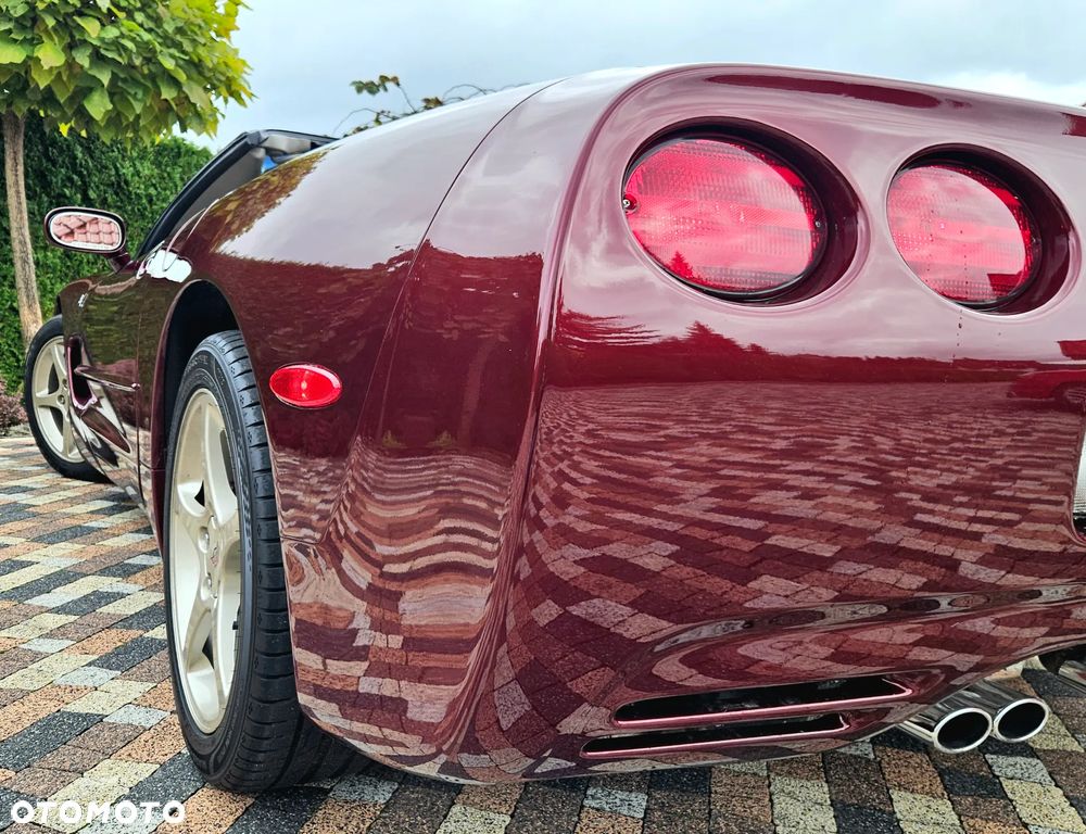 Chevrolet Corvette - 24