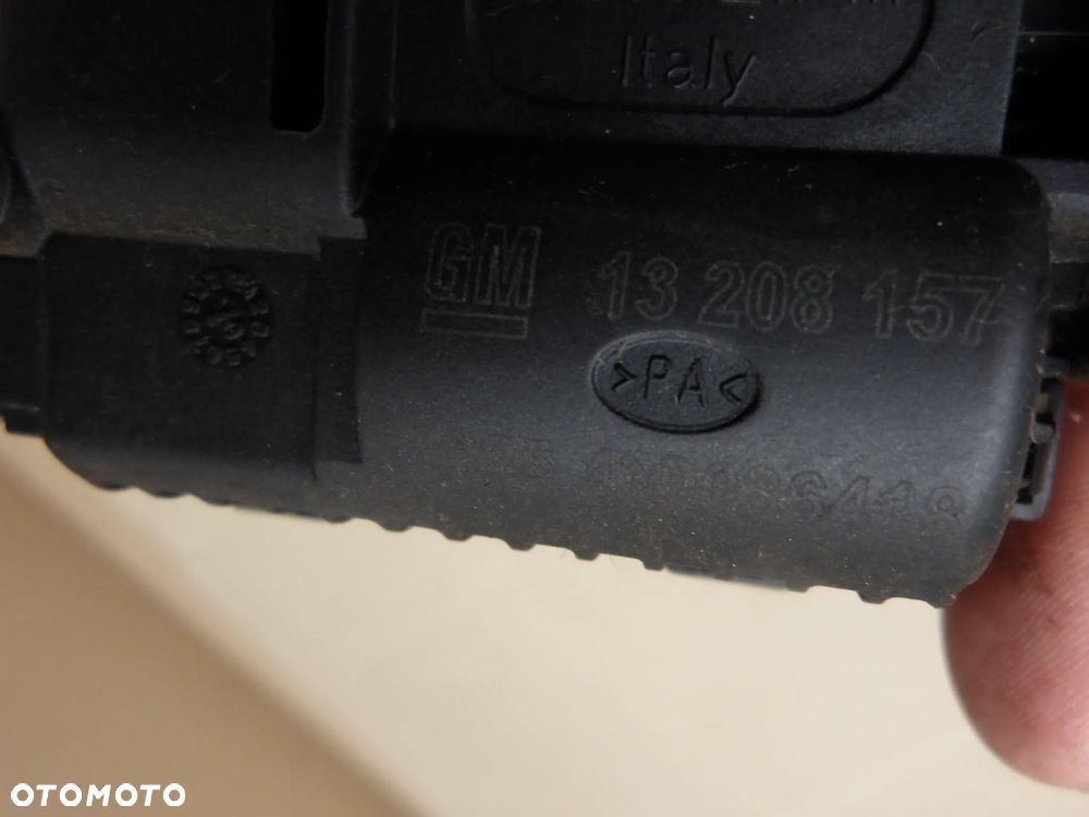 OPEL ASTRA III H HB 5D 1.9D HB 5D SILNICZEK KLAPKI WLEWU PALIWA 13208157 - 4