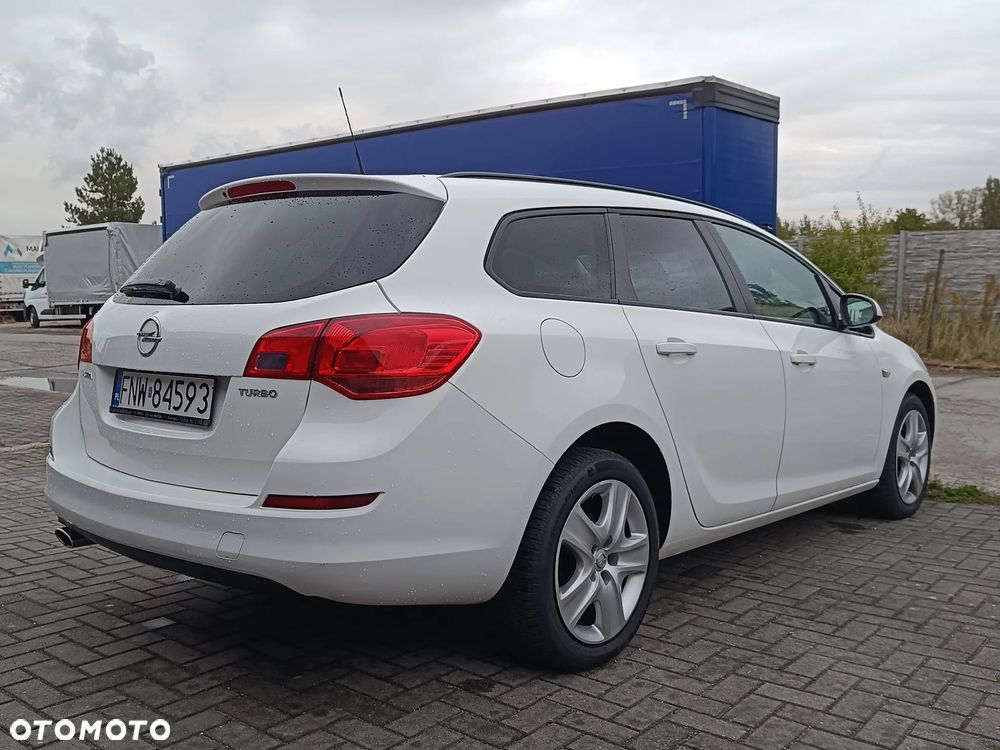 Opel Astra 2011 photo 4