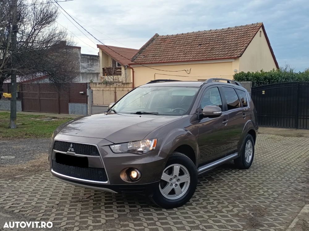 Mitsubishi Outlander - 1
