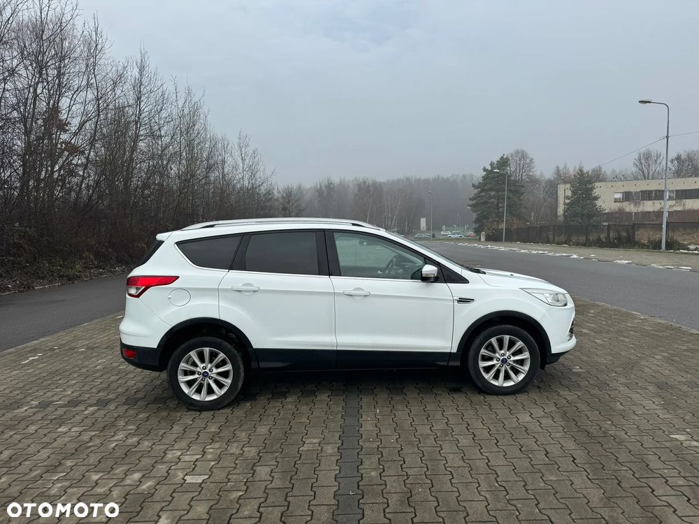 Ford Kuga 2.0 TDCi 2x4 Titanium - 4