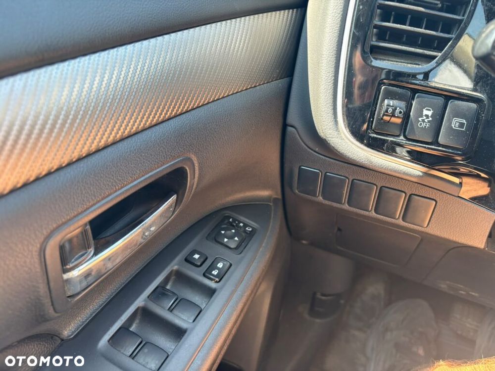 Mitsubishi Outlander 2.2 DI-D 4WD Automatik Invite - 11
