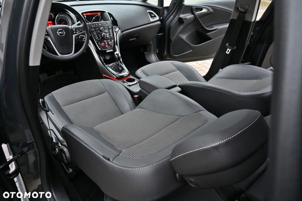 Opel Astra ver-1-4-turbo-cosmo - 25