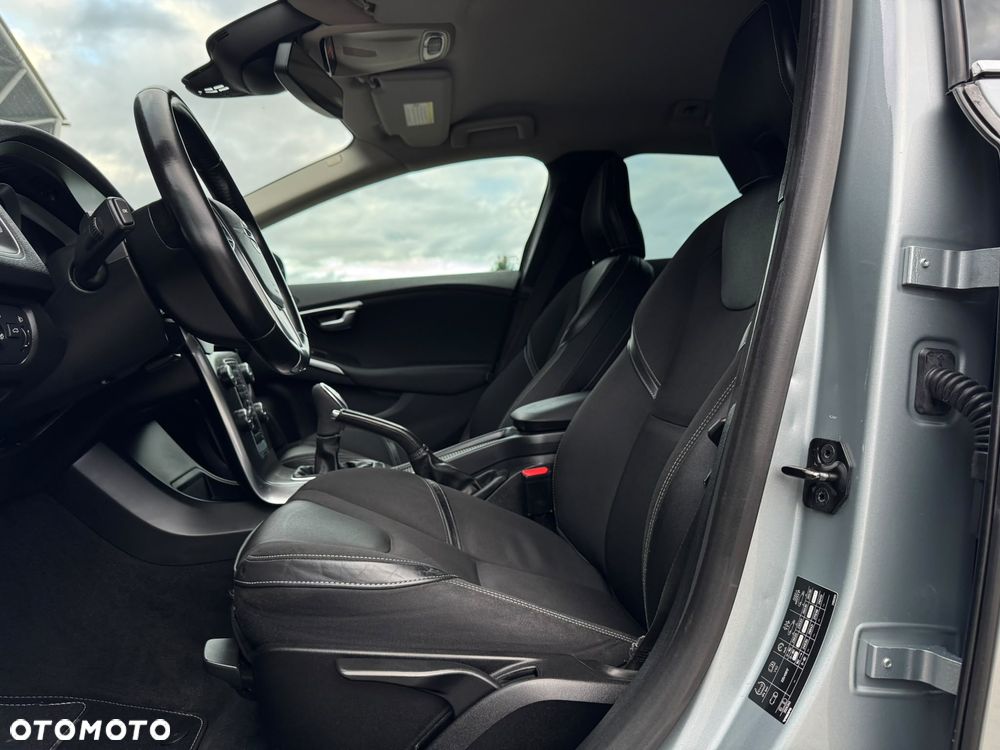 Volvo V40 D3 Summum - 21