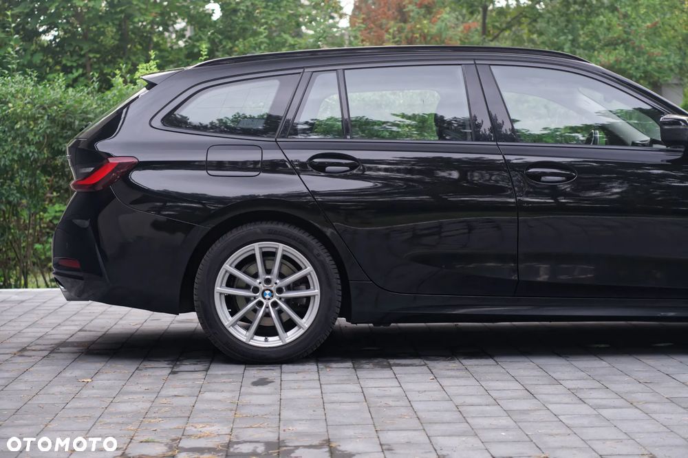 BMW Seria 3 318d - 12