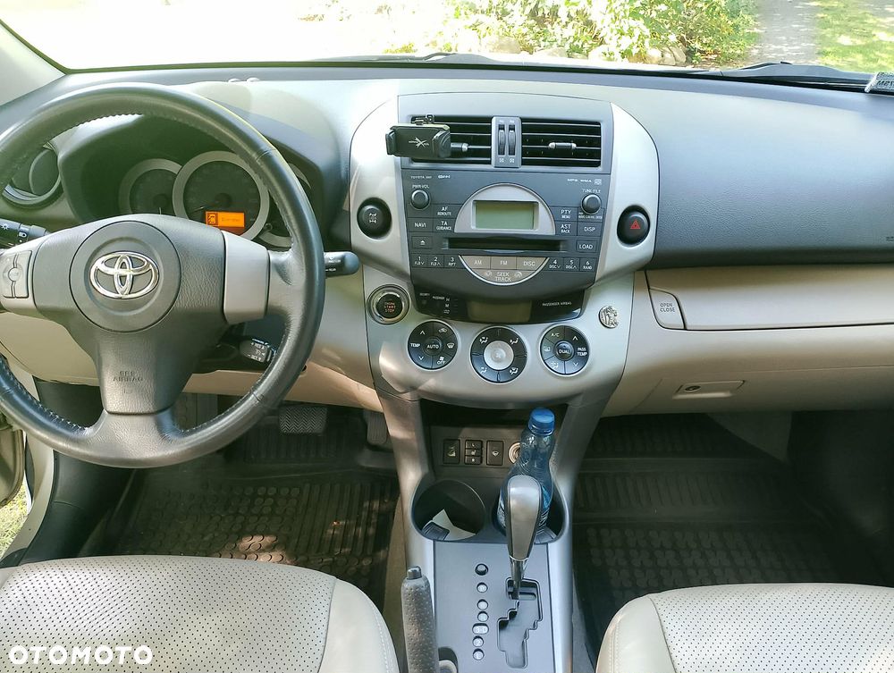 Toyota RAV4 - 12