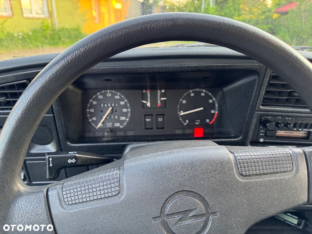 Opel Ascona 1.6 - 12