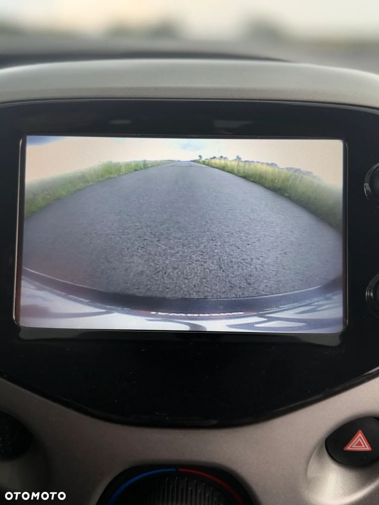 Toyota Aygo x-clusiv - 27