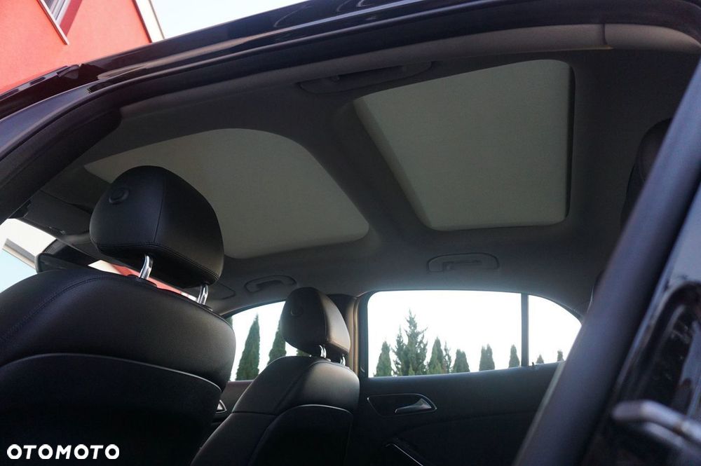 Mercedes-Benz GLA 200 7G-DCT Urban - 12