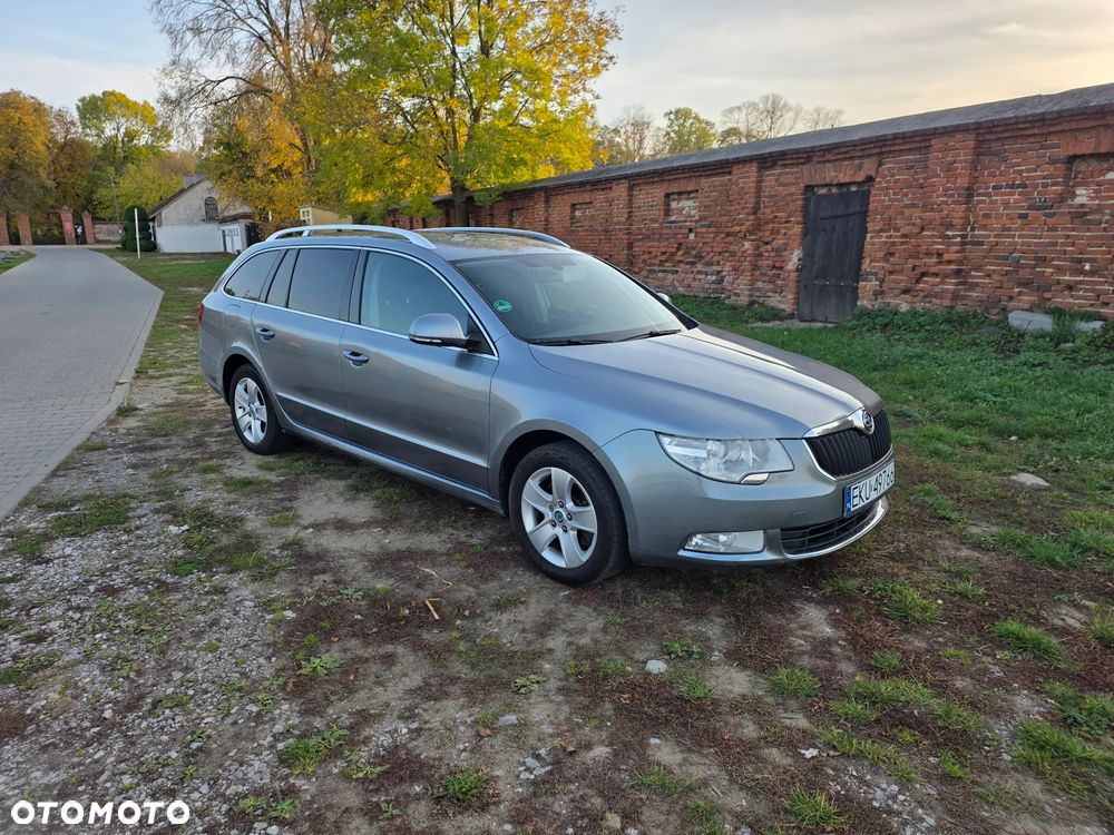 Skoda Superb 2010 photo 2