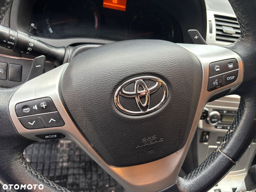 Toyota Avensis 2.2 D-CAT Sol - 12