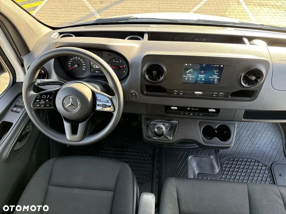 Mercedes-Benz Sprinter - 21