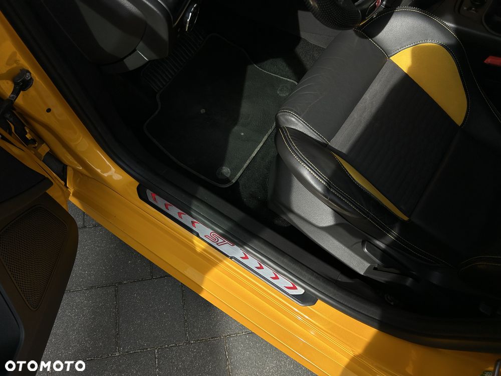 Ford Focus 2.0 EcoBoost ST mit Leder-Sport-Paket - 26