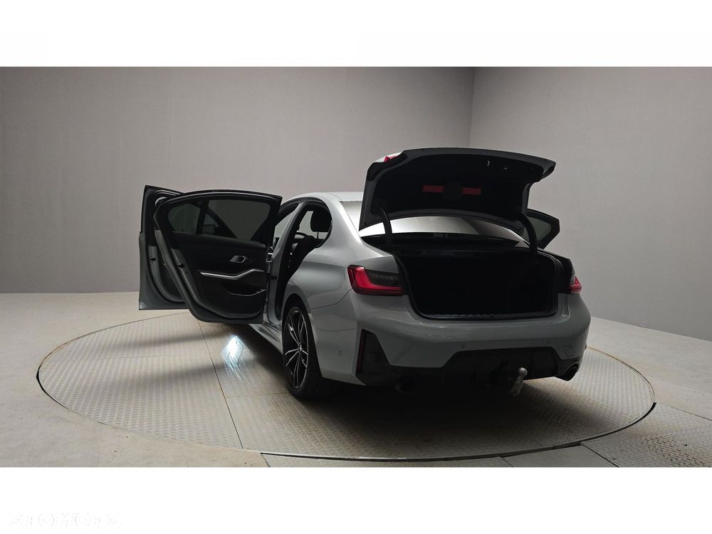 BMW Seria 3 320d xDrive M Sport - 9