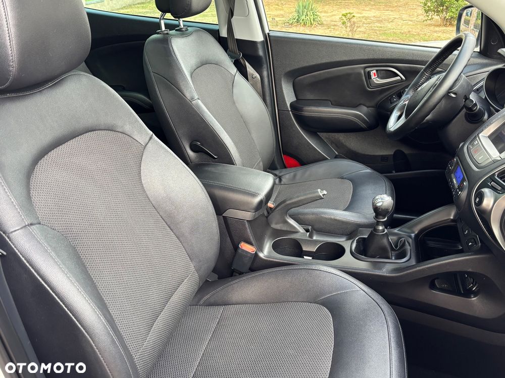 Hyundai ix35 1.7 CRDi 2WD blue Finale Gold - 35