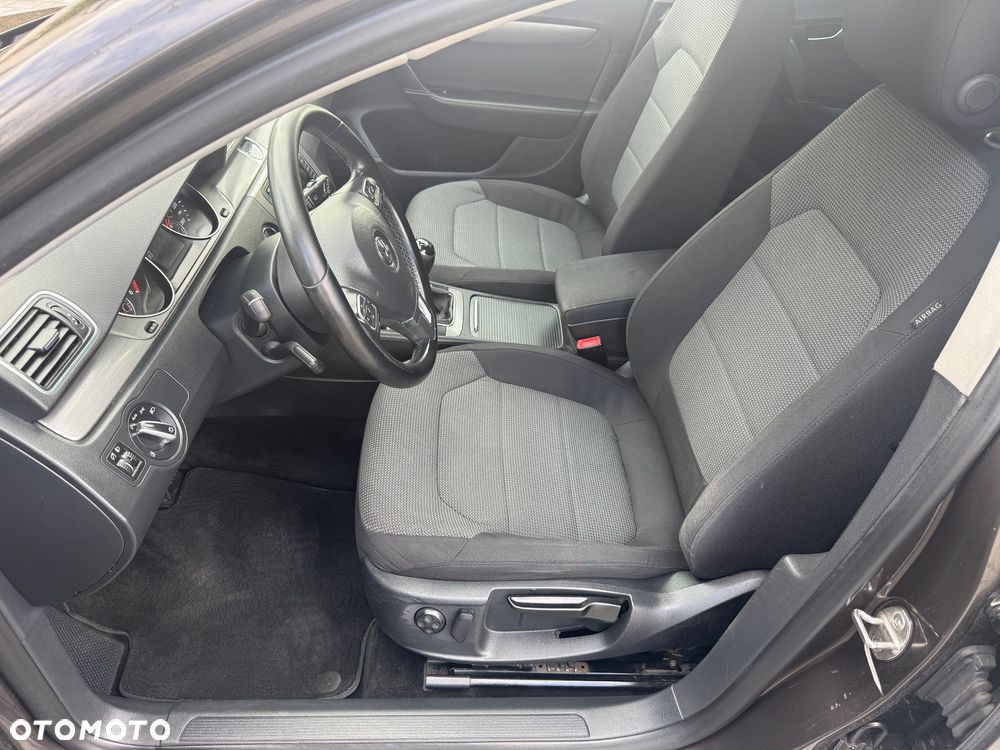 Volkswagen Passat - 14