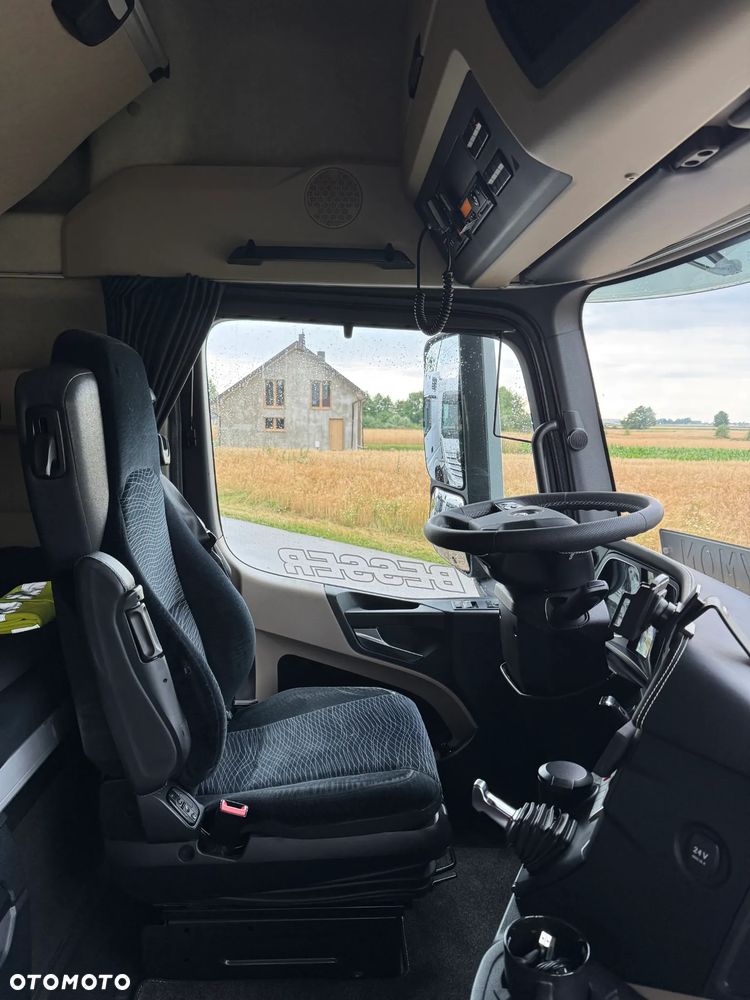 Mercedes-Benz Actros - 16