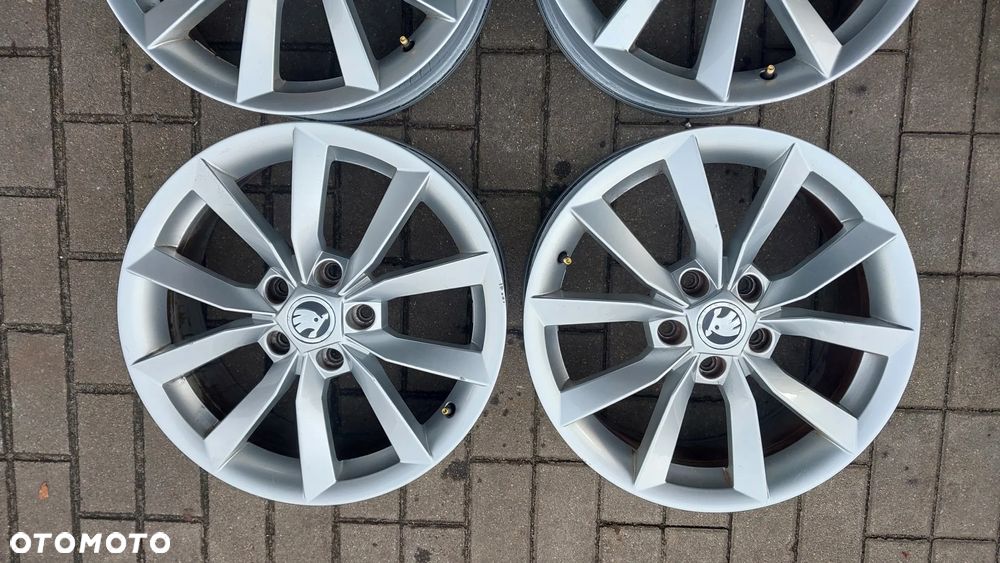 KOMPLET FELG ALUMINIOWYCH SKODA 17" 7J 5L0601025K ET45 5X112 - 3