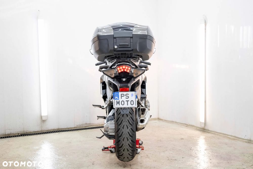 Honda VFR - 8