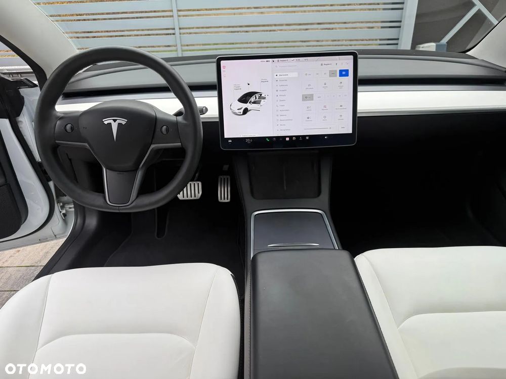 Tesla Model 3 - 12
