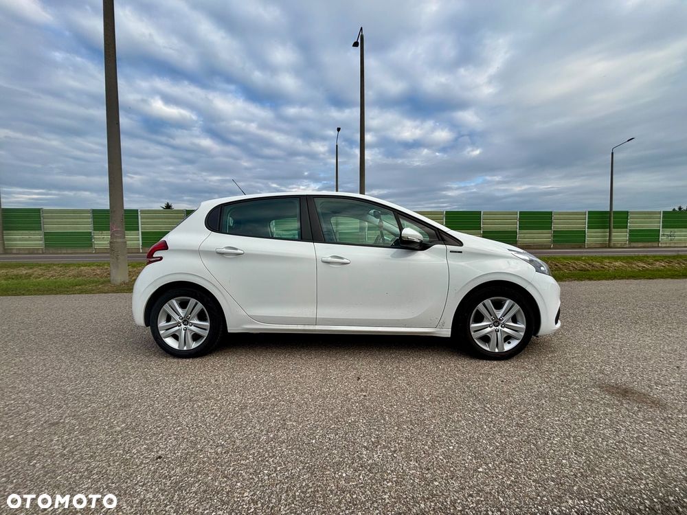 Peugeot 208 1.2 PureTech GPF Signature S&S - 8