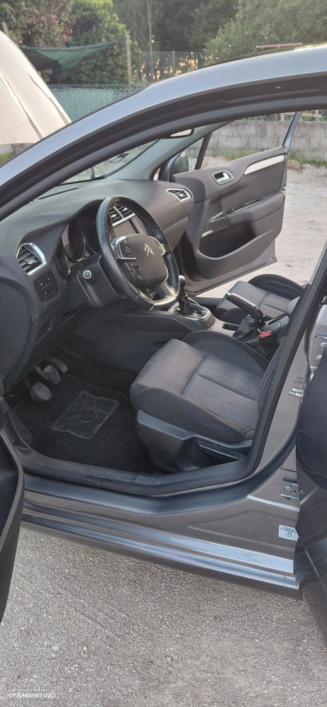 Citroën C4 HDi 90 Attraction - 12