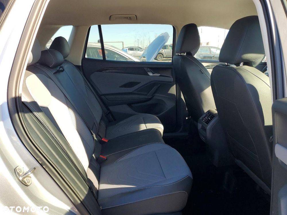 Volkswagen Tiguan - 11