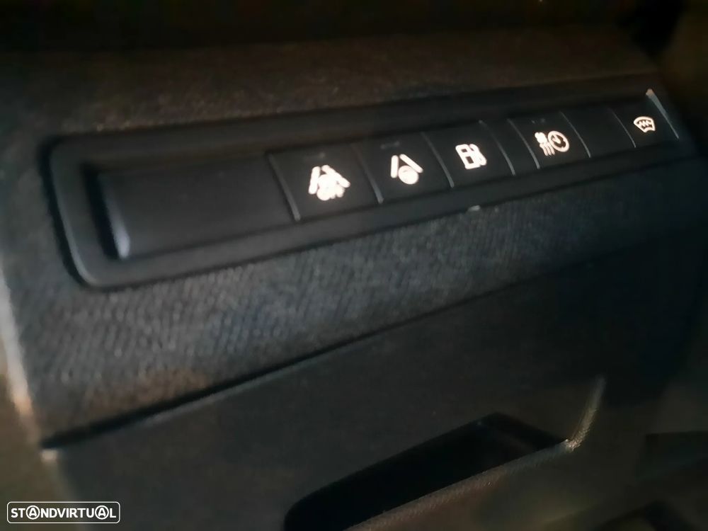 Peugeot 3008 1.6 Hybrid4 GT e-EAT8 - 52