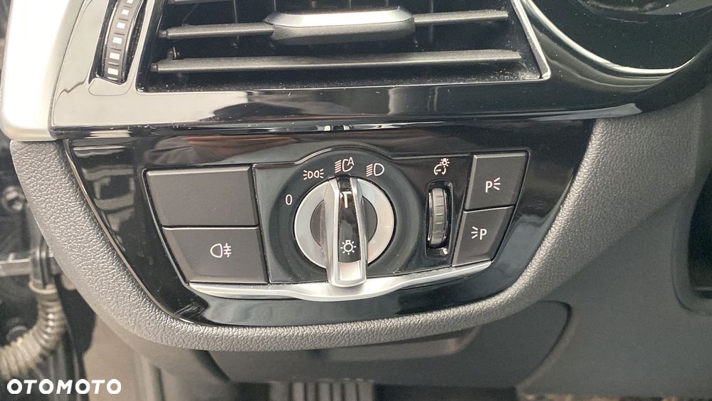 BMW Seria 5 520d xDrive MHEV - 22