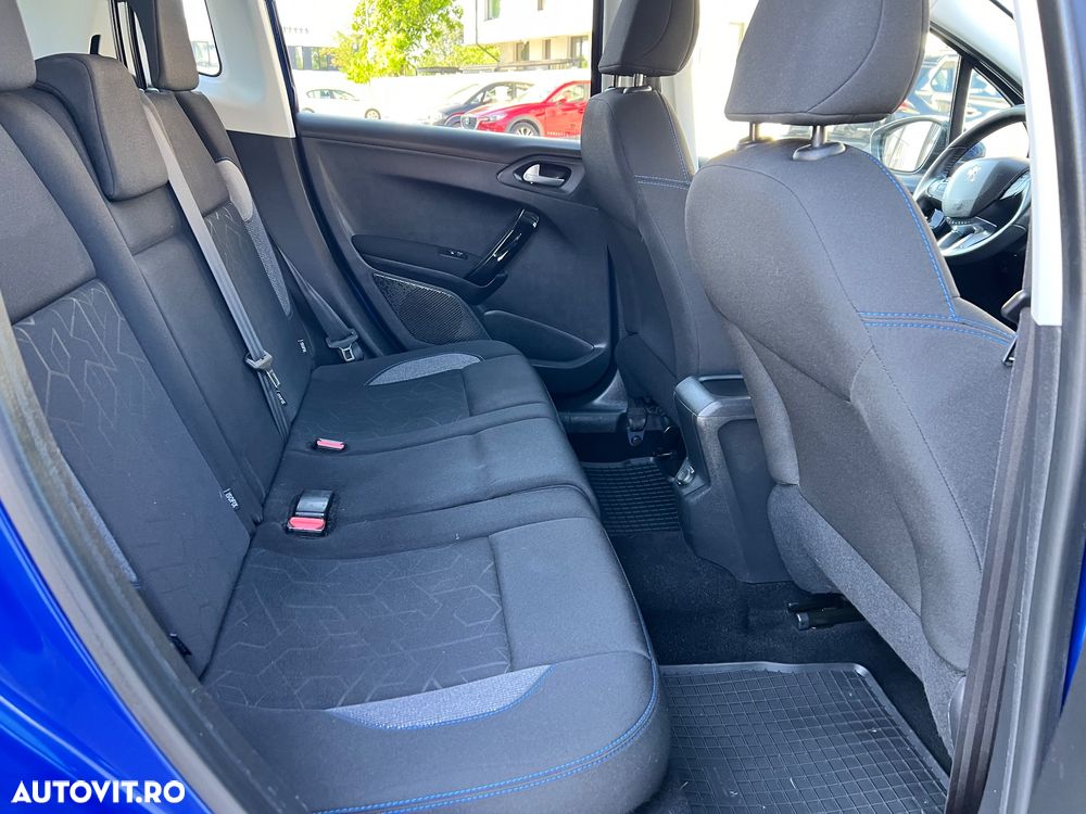 Peugeot 2008 PureTech 110 GPF Stop&Start EAT6 Signature - 12
