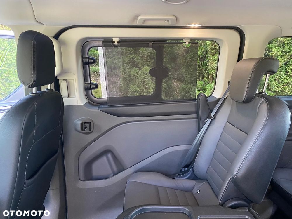 Ford Tourneo Custom - 16