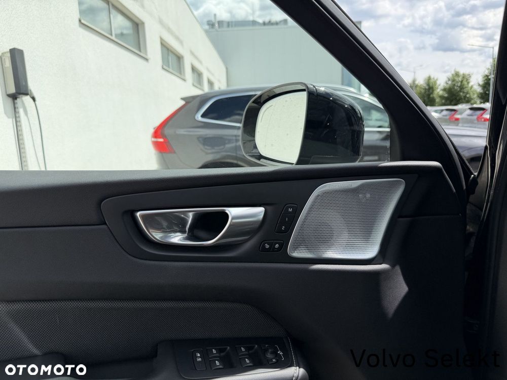 Volvo XC 60 B5 B AWD Ultimate Dark - 19